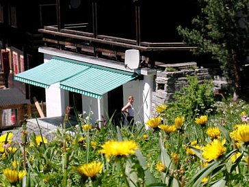 Ferienwohnung in Grächen - Blick zur Terrasse