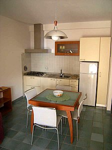 Ferienwohnung in San Vincenzo - Kochecke mit Essbereich