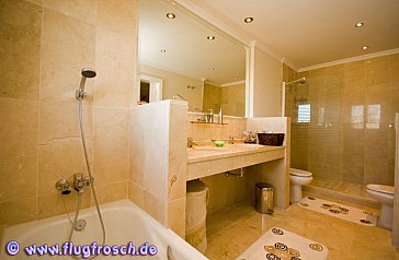 Ferienwohnung in Benahavis - Das grosse Ensuite-Badezimmer