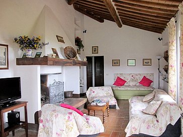 Ferienhaus in Pienza - Wohnraum mit gemütlicher Kaminecke