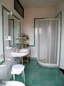 Ferienhaus in Pienza - Grosses Badezimmer mit Duschkabine