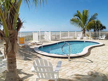 Ferienwohnung in Redington Shores - Pooldeck direkt zum Strand