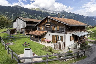 Ferienhaus in Conters - Ferienhaus Cresta Gartensitzplatz