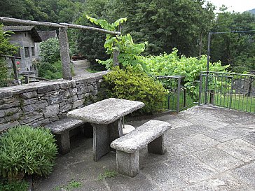 Ferienhaus in Avegno - Gartensitzplatz