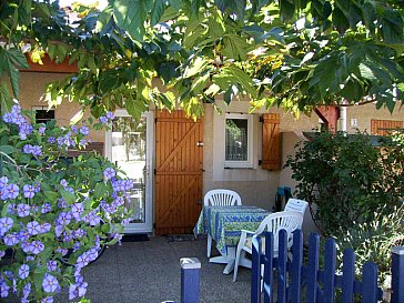 Ferienhaus in St. Pierre la Mer - Eingang mit Terrasse