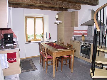 Ferienhaus in Lavertezzo - Küche mit Esstisch