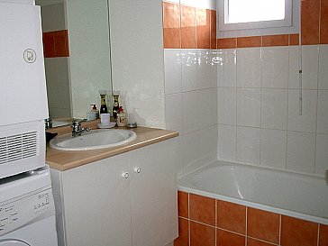 Ferienwohnung in Carcassonne - Bad mit Wanne und Dusche