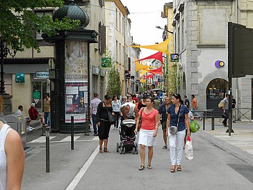 Ferienwohnung in Carcassonne - ... zu den belebten Einkaufsstrassen