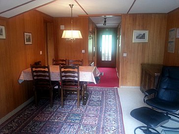 Ferienwohnung in Grindelwald - Wohnzimmer mit Wohnungseingang