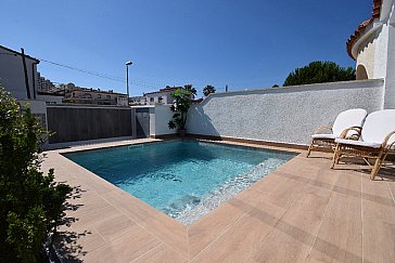 Ferienwohnung in Ampuriabrava - STRANDNAH mit 2 Wohneinheiten für 6-7 Pers., Pool