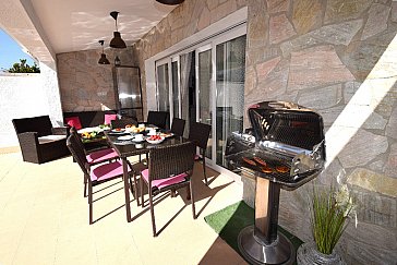 Ferienhaus in Ampuriabrava - Terrasse mit Grill