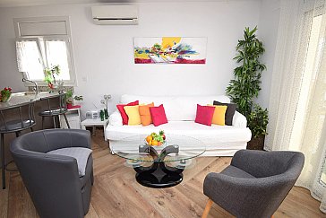Ferienhaus in Ampuriabrava - Wohnzimmer mit Klima uns SAT-TV