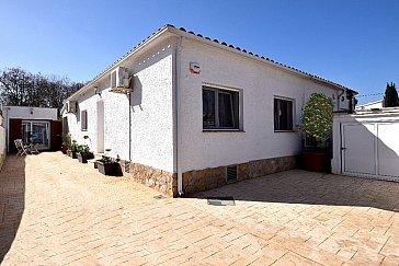 Ferienhaus in Ampuriabrava - Vorhof, abgeschlossenes Grundstück