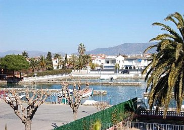 Ferienhaus in Ampuriabrava - Hafen mit Bootsliegeplätzen direkt um die Ecke