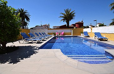 Ferienhaus in Ampuriabrava - Swimmingpool mit römischer Treppe