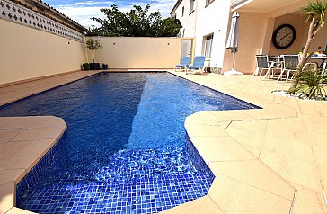 Ferienhaus in Ampuriabrava - Pool und Terrasse