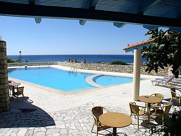 Ferienwohnung in Ierapetra - Ausblick direkt auf das Meer, auch von der Taverne