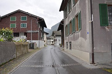 Ferienwohnung in Rüti - Ansicht haus und ins dorf