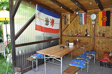 Ferienwohnung in Rüti - Gartensitzplatz überdacht