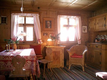Ferienhaus in Gargellen - Das Wohnzimmer mit grossem Esstisch