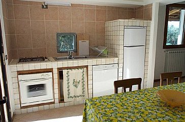 Ferienhaus in Ascea - Gemaurte Küche mit Spülmaschine