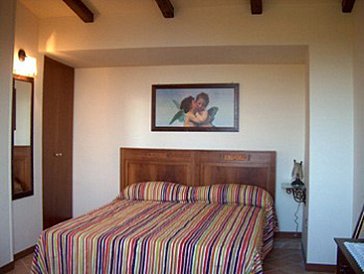 Ferienhaus in Ascea - Schlafzimmer mit Sat-TV