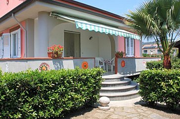 Ferienhaus in Marina di Ascea - Terrasse mit Laube