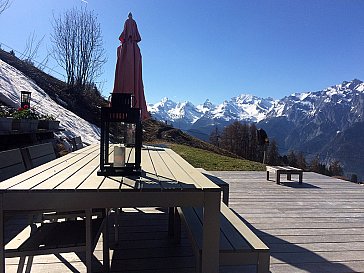 Ferienhaus in Haute-Nendaz - Terrasse am ende März