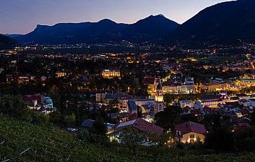 Ferienwohnung in Meran-Tirol - Aussicht bei Nacht über Meran