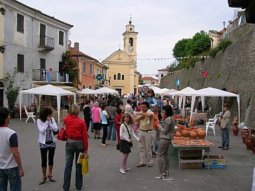 Ferienwohnung in Murazzano - Töpfermarkt in Murazzano