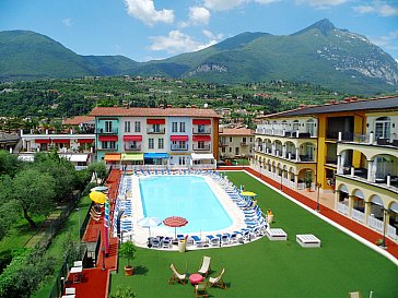 Ferienwohnung in Toscolano Maderno - Innenansicht mit Pool