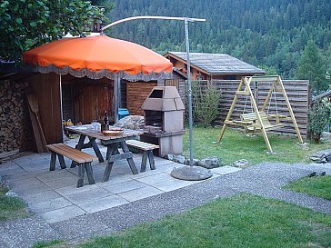 Ferienwohnung in Fiesch - Grillplatz und Schaukel