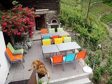 Ferienhaus in Visperterminen - Terrasse vor dem Haus