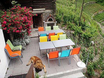 Ferienhaus in Visperterminen - Terrasse vor dem Haus