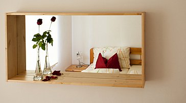 Ferienwohnung in Schruns-Tschagguns - Extra Spiegel im Schlafzimmer