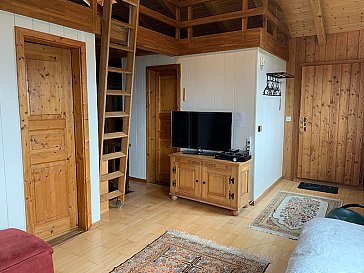 Ferienhaus in Leuk - TV, Abstieg Parterre, Aus-/Eingang Hochparterre