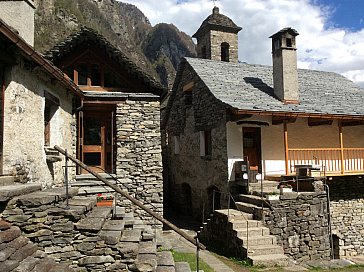 Ferienhaus in Foroglio - Rustico Serafina und links Rustico La Dola