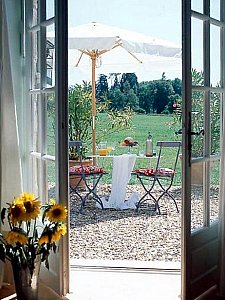 Ferienhaus in Petit Bersac - Blick auf die Terrasse
