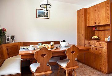 Ferienwohnung in Prada-Poschiavo - Küche mit Essecke
