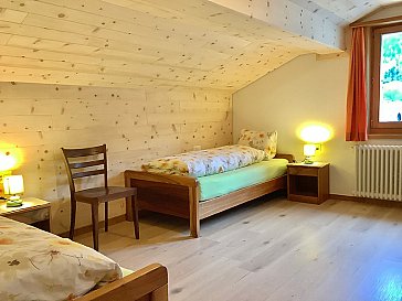 Ferienwohnung in Prada-Poschiavo - Doppelzimmer Südost mit trennbare Bettvariante