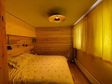 Ferienwohnung in Kandersteg - Schlafzimmer 2 mit Bett 160/200