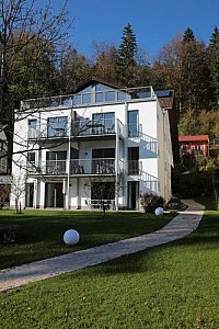Ferienhaus in Füssen - Elise Apartments - im Hintergrund die Blockhütte