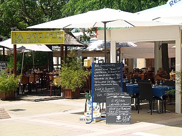 Ferienhaus in Portiragnes Plage - Marktplatz mit Esslokalen