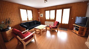 Ferienwohnung in Blitzingen - Wohnzimmer mit Blick Richtung Balkon