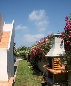 Ferienhaus in Vinaròs - Grillplatz im Garten