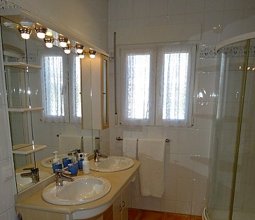 Ferienhaus in Vinaròs - Badezimmer ensuite mit Dusche