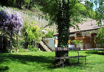 Ferienwohnung in Meran - Bank im Garten