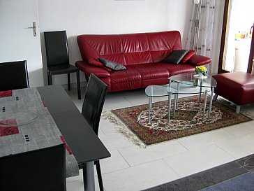 Ferienwohnung in Locarno-Orselina - Wohnzimmer mit Sofa