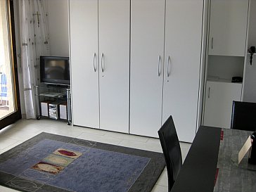Ferienwohnung in Locarno-Orselina - Wohnzimmer mit Doppelklappbett