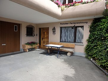 Ferienwohnung in Appenzell - Ansicht Hauseingang mit Wohnzimmerfenster